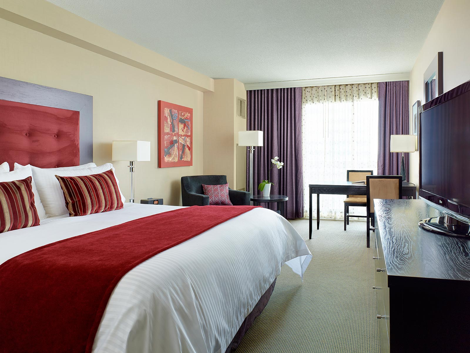 Club Room, Hotel Rooms & Suites in Chelsea Hotel, Toronto