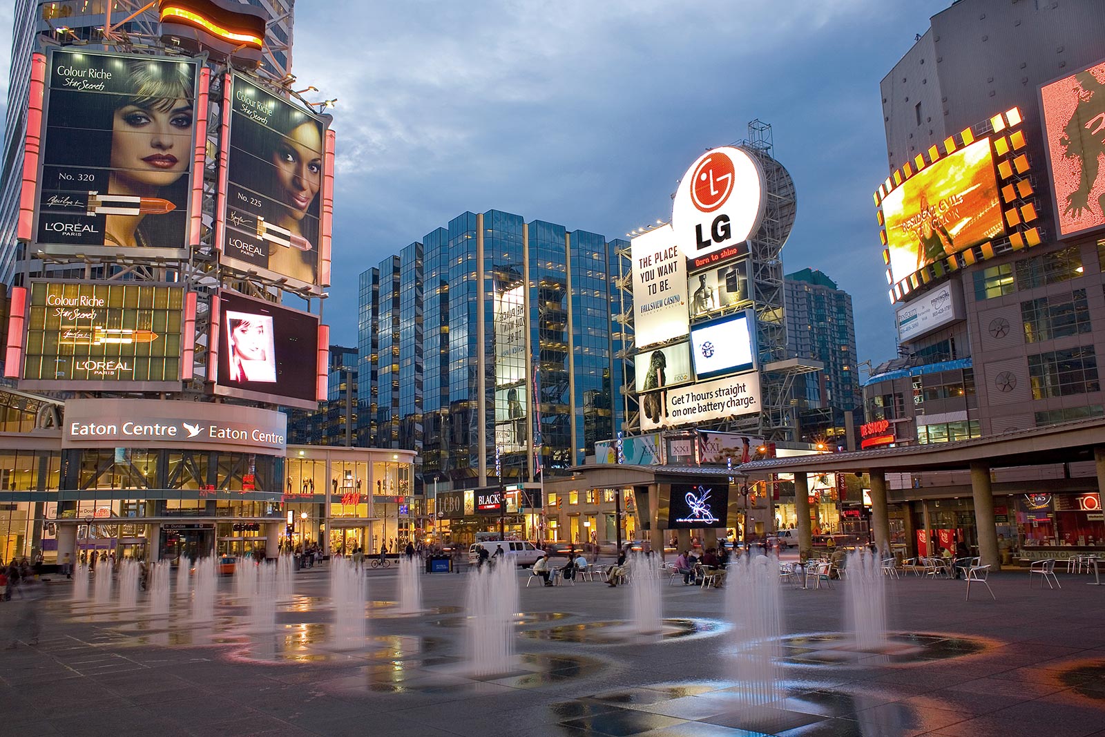 yonge-dundas-square, Fun Things To Do In Toronto, Attractions, Chelsea Hotel, Toronto